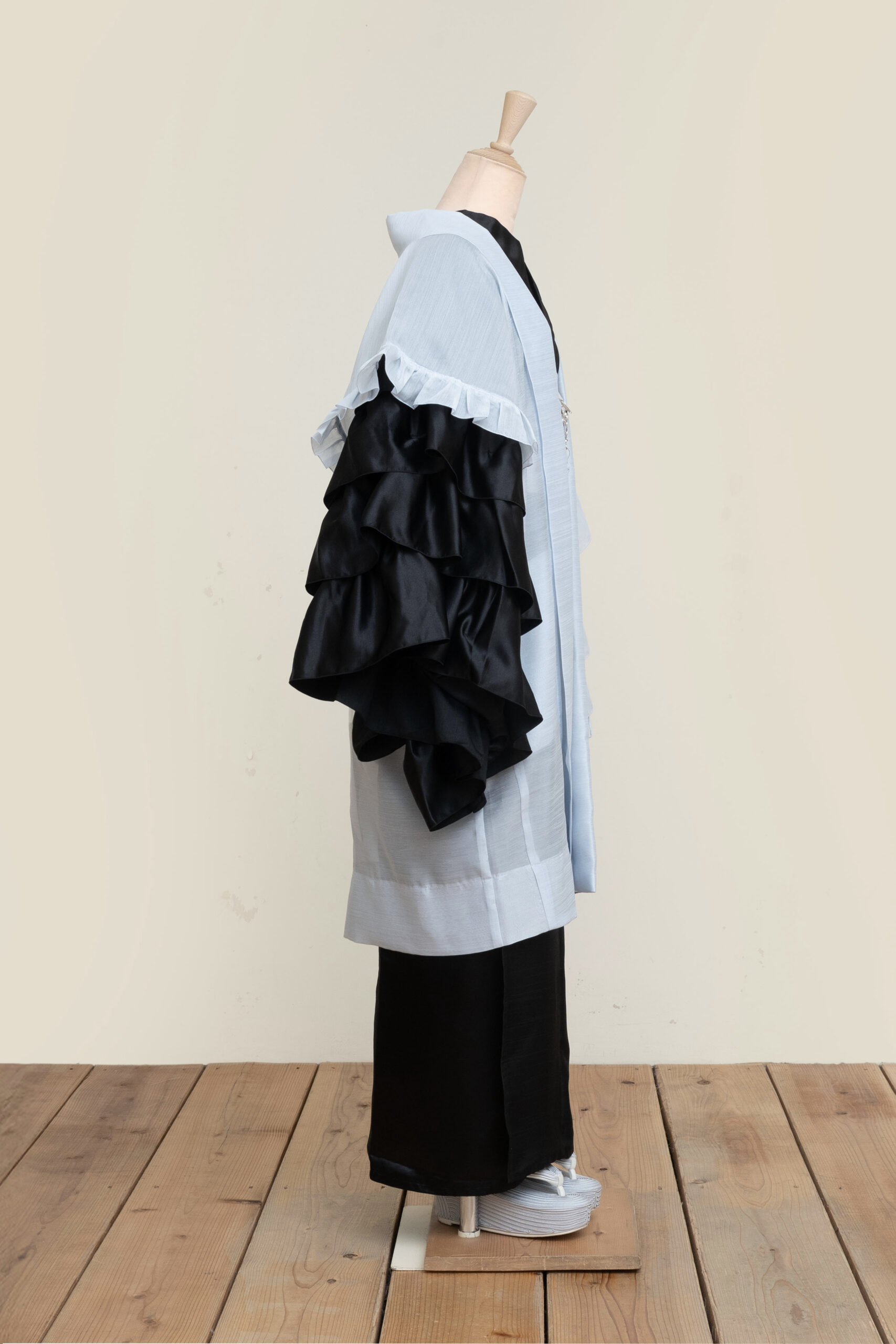 フリルジレ羽織（シャンタン・ライトブルー） | ＃さく研究所